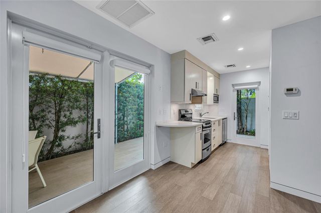 1200 NE 2nd Street, Fort Lauderdale, FL 33301