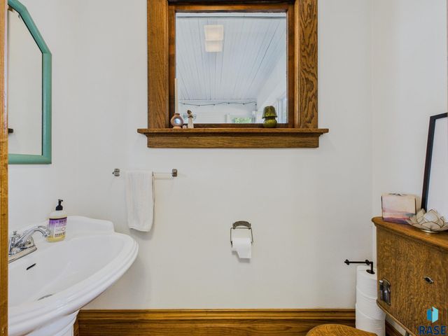318 W 19th St, Sioux Falls, SD 57105