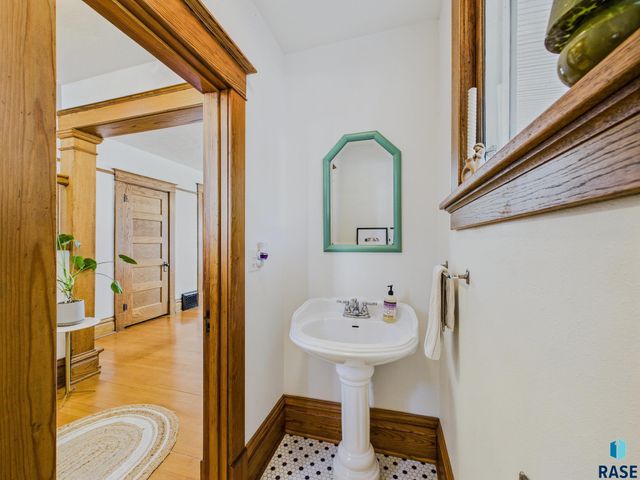 318 W 19th St, Sioux Falls, SD 57105