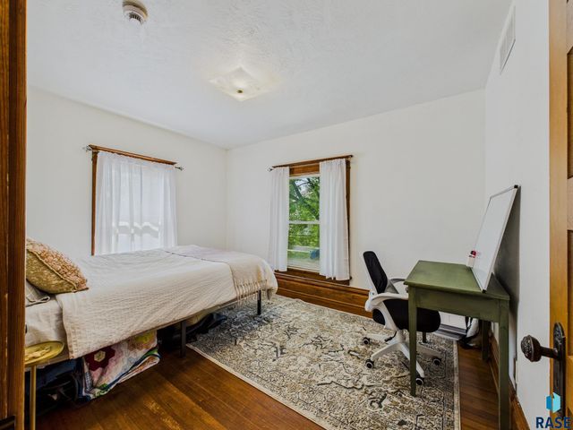 318 W 19th St, Sioux Falls, SD 57105