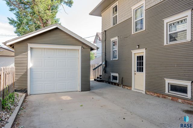 318 W 19th St, Sioux Falls, SD 57105