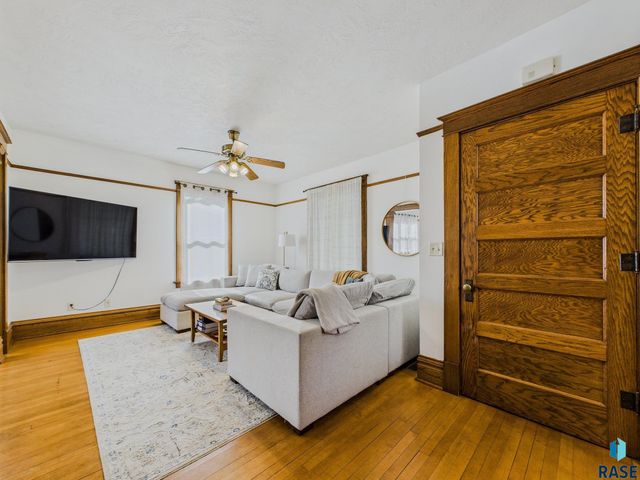 318 W 19th St, Sioux Falls, SD 57105