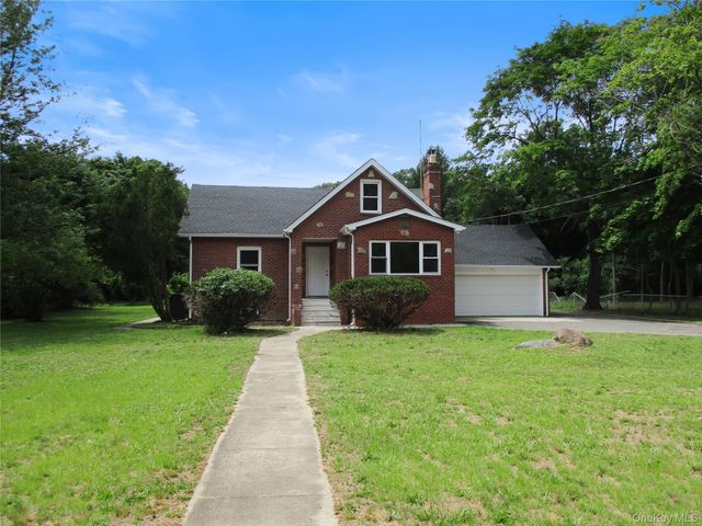 554 Mill Road, Coram, NY 11727