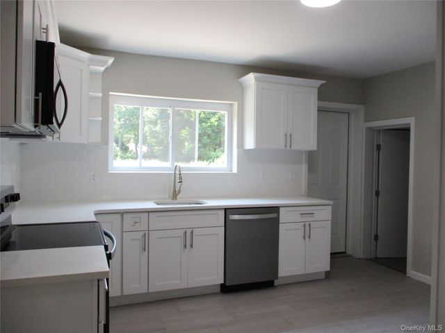 554 Mill Road, Coram, NY 11727