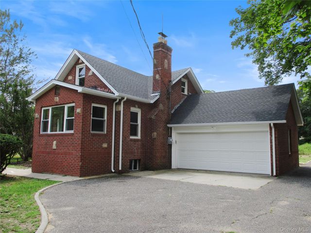554 Mill Road, Coram, NY 11727