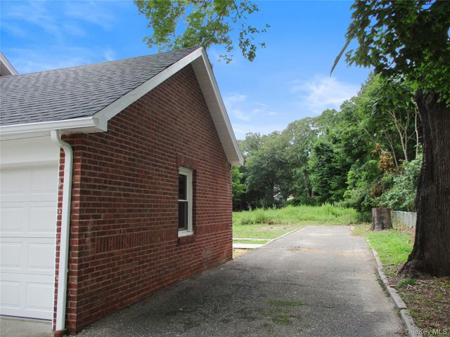 554 Mill Road, Coram, NY 11727