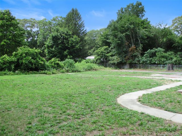 554 Mill Road, Coram, NY 11727