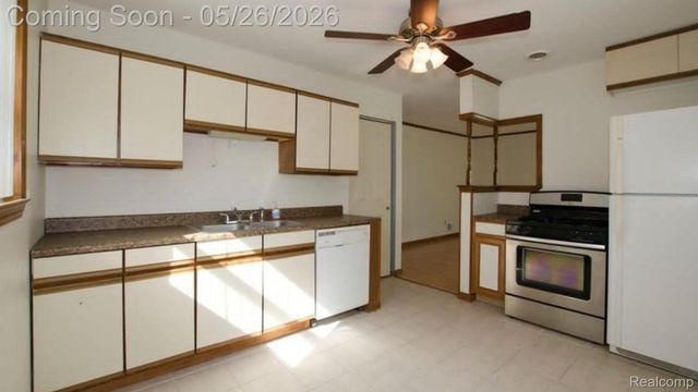 27791 Groveland Street, Madison Heights, MI 48071