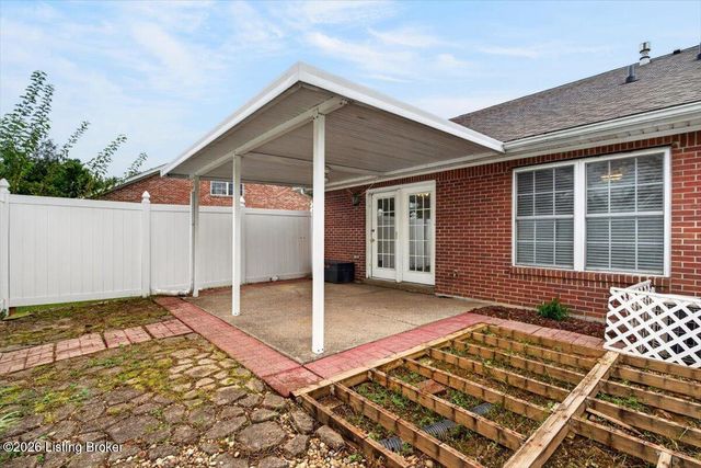 12373 Springmeadow Dr, Louisville, KY 40229
