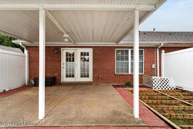 12373 Springmeadow Dr, Louisville, KY 40229