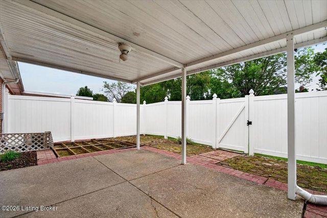 12373 Springmeadow Dr, Louisville, KY 40229