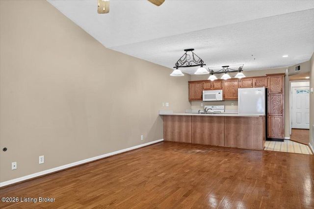 12373 Springmeadow Dr, Louisville, KY 40229