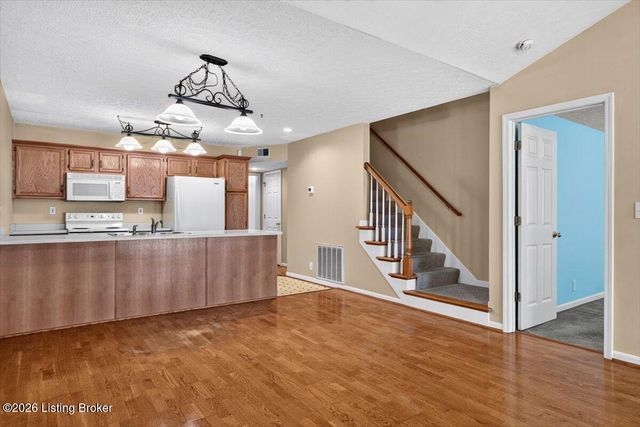 12373 Springmeadow Dr, Louisville, KY 40229