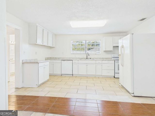 211 W 59Th Street, Savannah, GA 31405