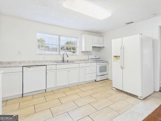 211 W 59Th Street, Savannah, GA 31405