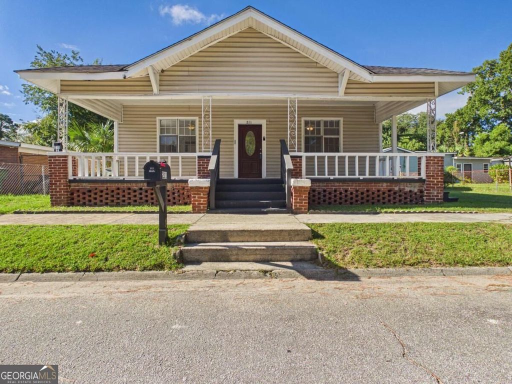 211 W 59Th Street, Savannah, GA 31405