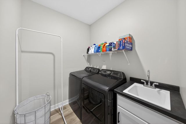 698 Shardlow Place NE, Byron, MN 55920