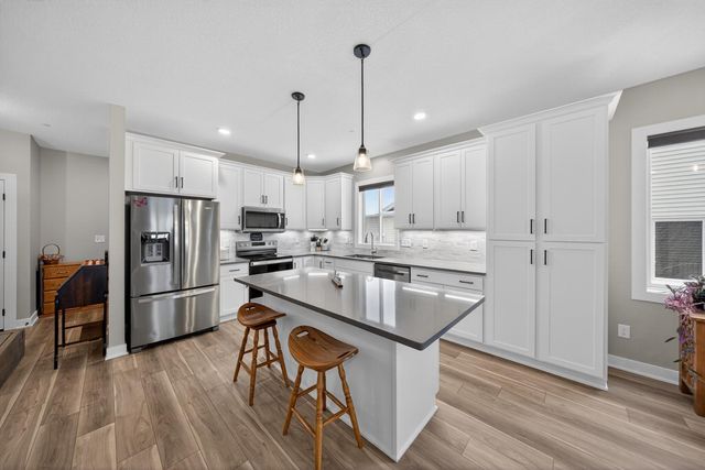 698 Shardlow Place NE, Byron, MN 55920