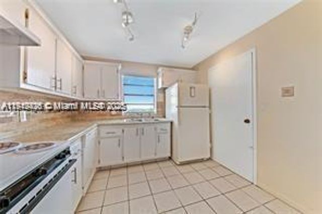 2025 NE 164th St 904, North Miami Beach, FL 33162