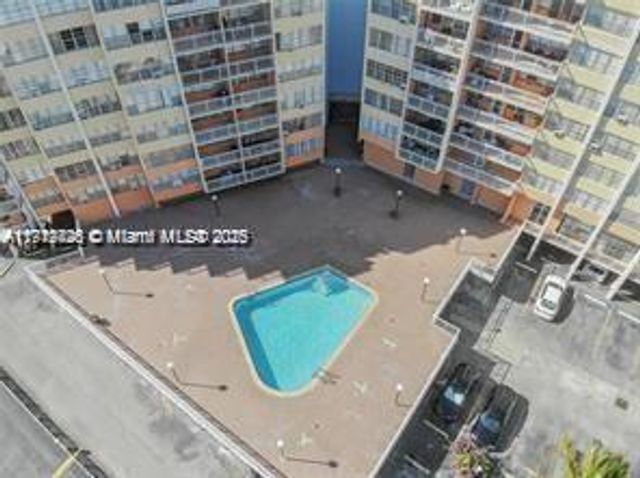 2025 NE 164th St 904, North Miami Beach, FL 33162