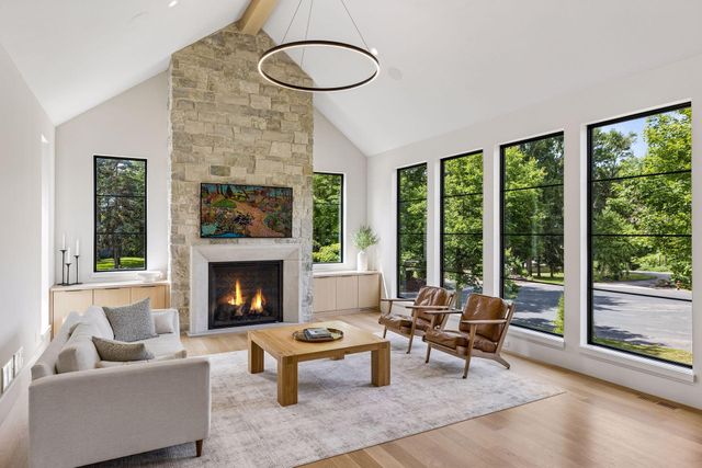 2980 Washta Bay Court, Chanhassen, MN 55331
