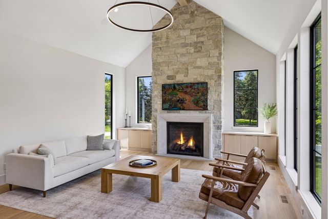 2980 Washta Bay Court, Chanhassen, MN 55331