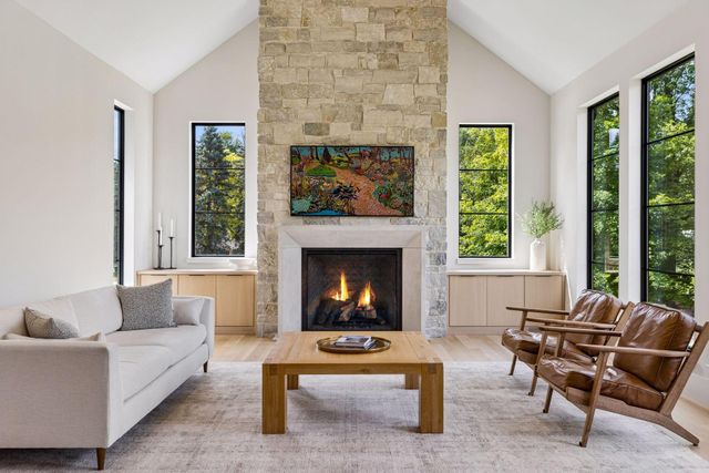 2980 Washta Bay Court, Chanhassen, MN 55331