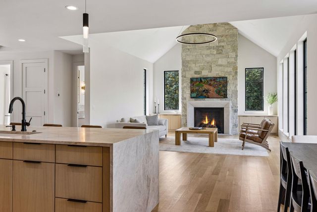 2980 Washta Bay Court, Chanhassen, MN 55331
