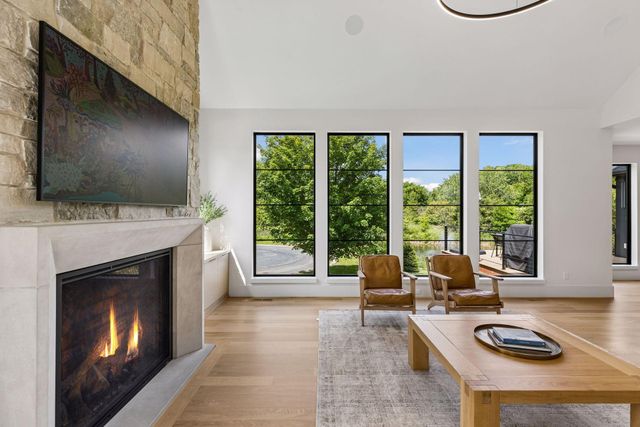 2980 Washta Bay Court, Chanhassen, MN 55331