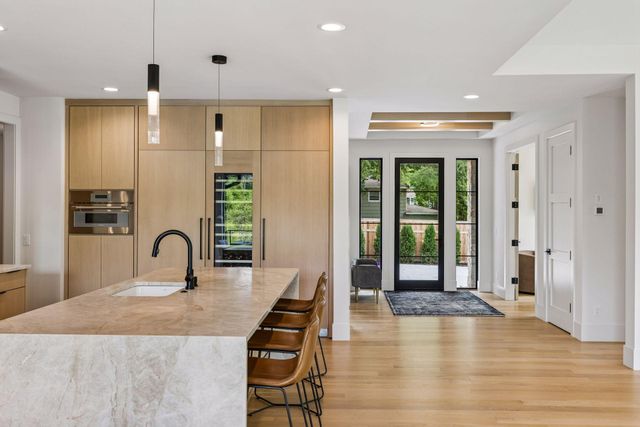 2980 Washta Bay Court, Chanhassen, MN 55331