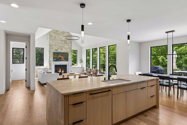 2980 Washta Bay Court, Chanhassen, MN 55331