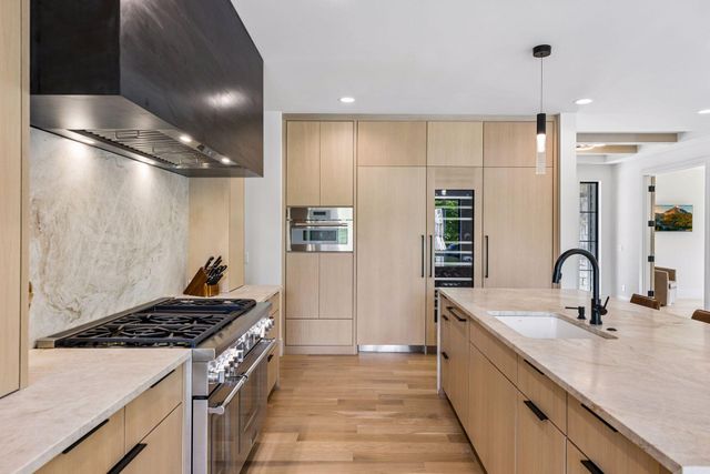 2980 Washta Bay Court, Chanhassen, MN 55331