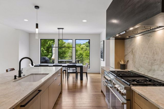 2980 Washta Bay Court, Chanhassen, MN 55331