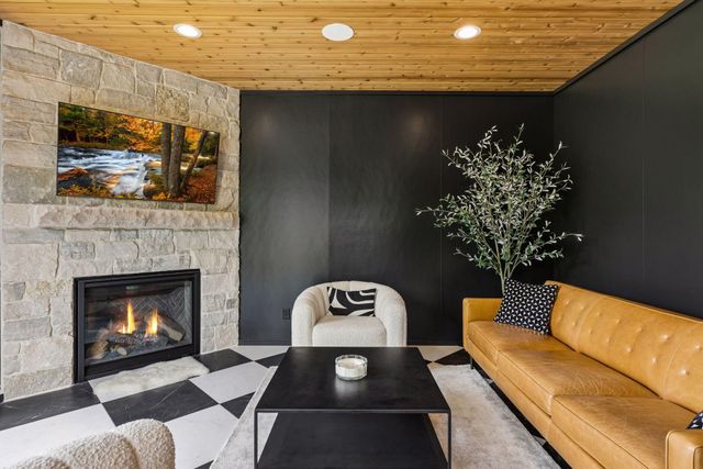 2980 Washta Bay Court, Chanhassen, MN 55331