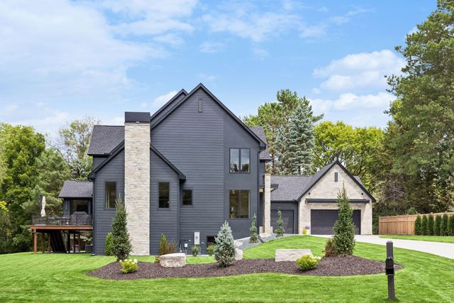 2980 Washta Bay Court, Chanhassen, MN 55331