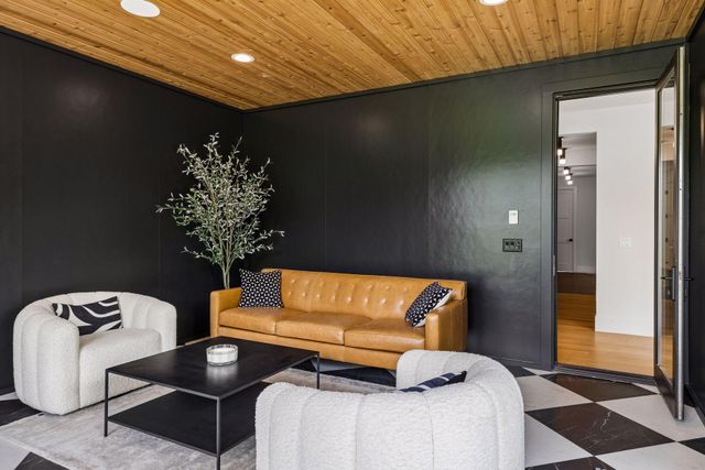 2980 Washta Bay Court, Chanhassen, MN 55331