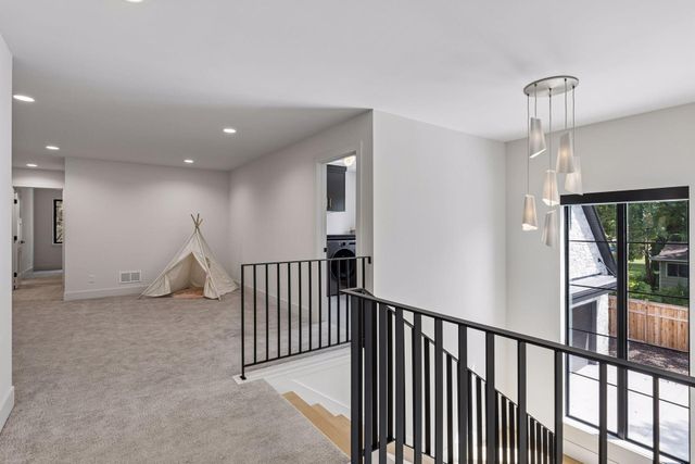 2980 Washta Bay Court, Chanhassen, MN 55331