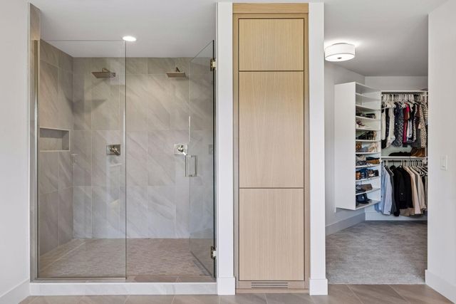 2980 Washta Bay Court, Chanhassen, MN 55331