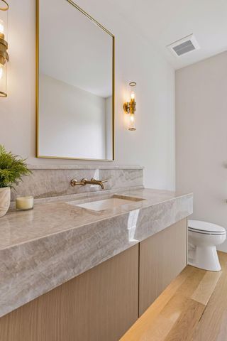 2980 Washta Bay Court, Chanhassen, MN 55331