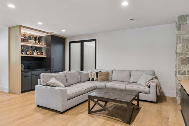 2980 Washta Bay Court, Chanhassen, MN 55331
