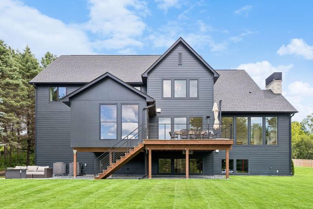 2980 Washta Bay Court, Chanhassen, MN 55331