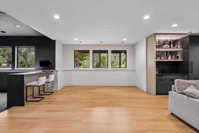 2980 Washta Bay Court, Chanhassen, MN 55331