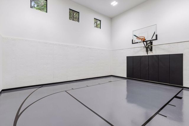 2980 Washta Bay Court, Chanhassen, MN 55331