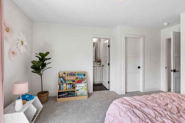 2980 Washta Bay Court, Chanhassen, MN 55331