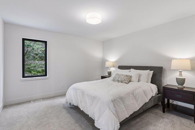 2980 Washta Bay Court, Chanhassen, MN 55331