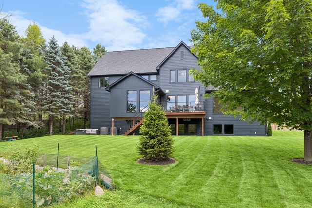 2980 Washta Bay Court, Chanhassen, MN 55331