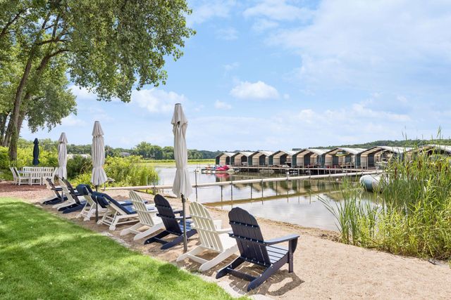 2980 Washta Bay Court, Chanhassen, MN 55331