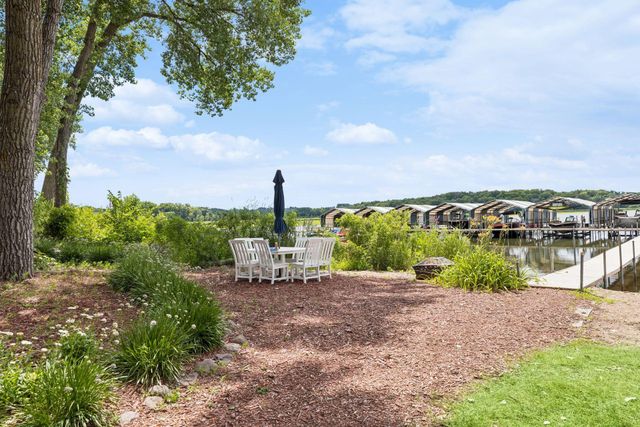 2980 Washta Bay Court, Chanhassen, MN 55331