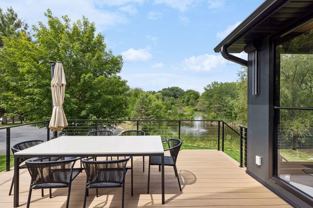 2980 Washta Bay Court, Chanhassen, MN 55331