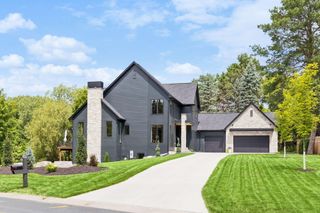 2980 Washta Bay Court, Chanhassen, MN 55331